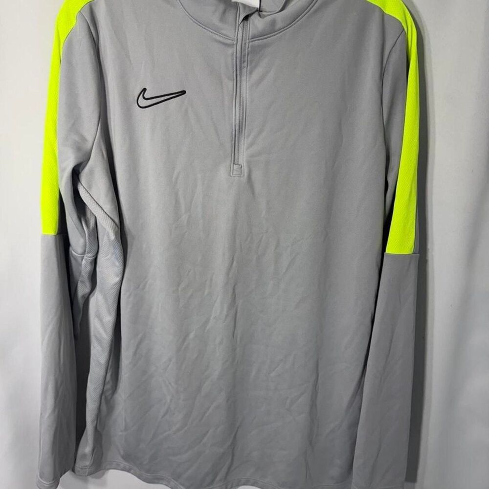 Nike Men’s Grey Large Quarter Zip Light Weight Pullover Long Sleeve Sweatshirt